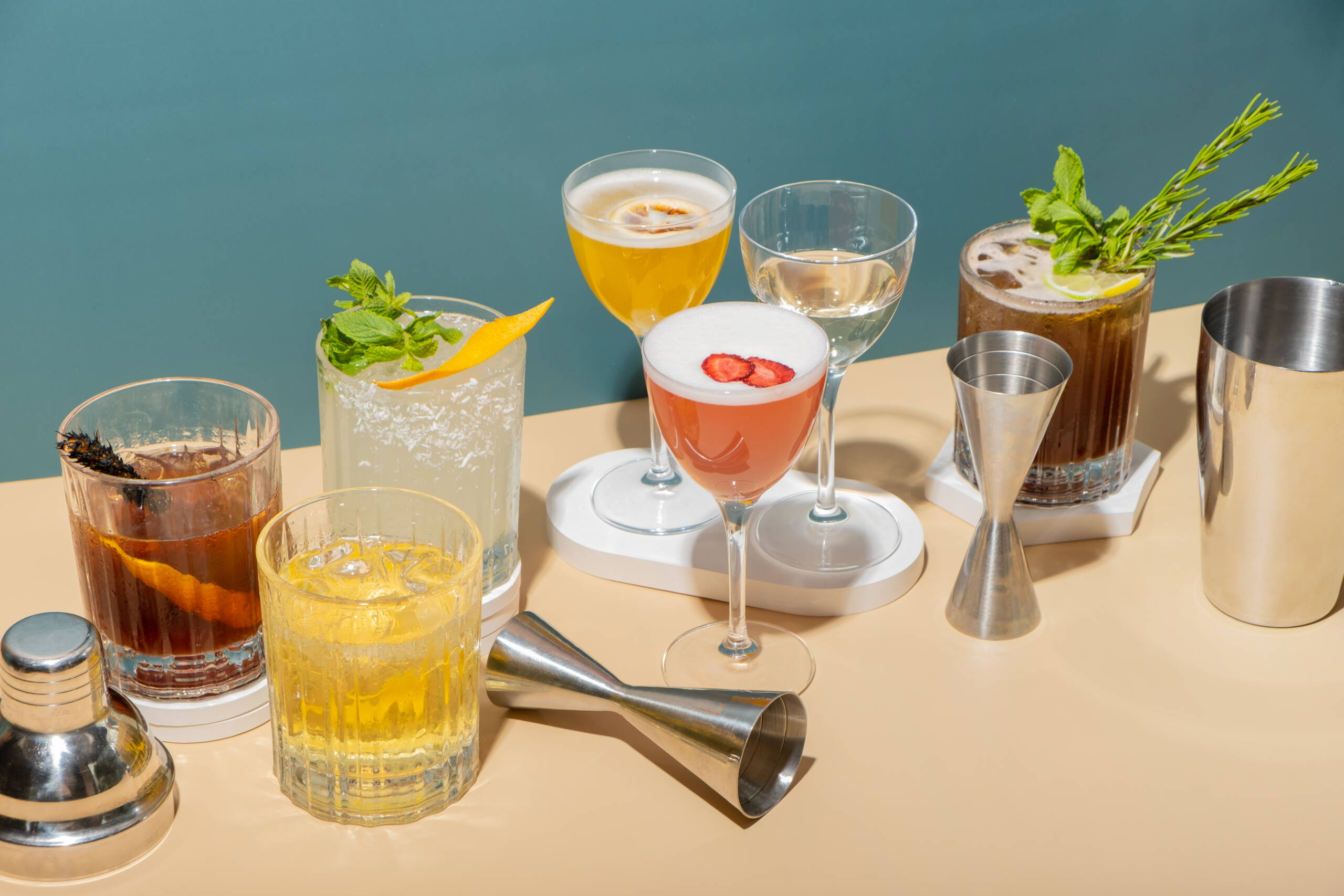 come si beve il gin e abbinamenti